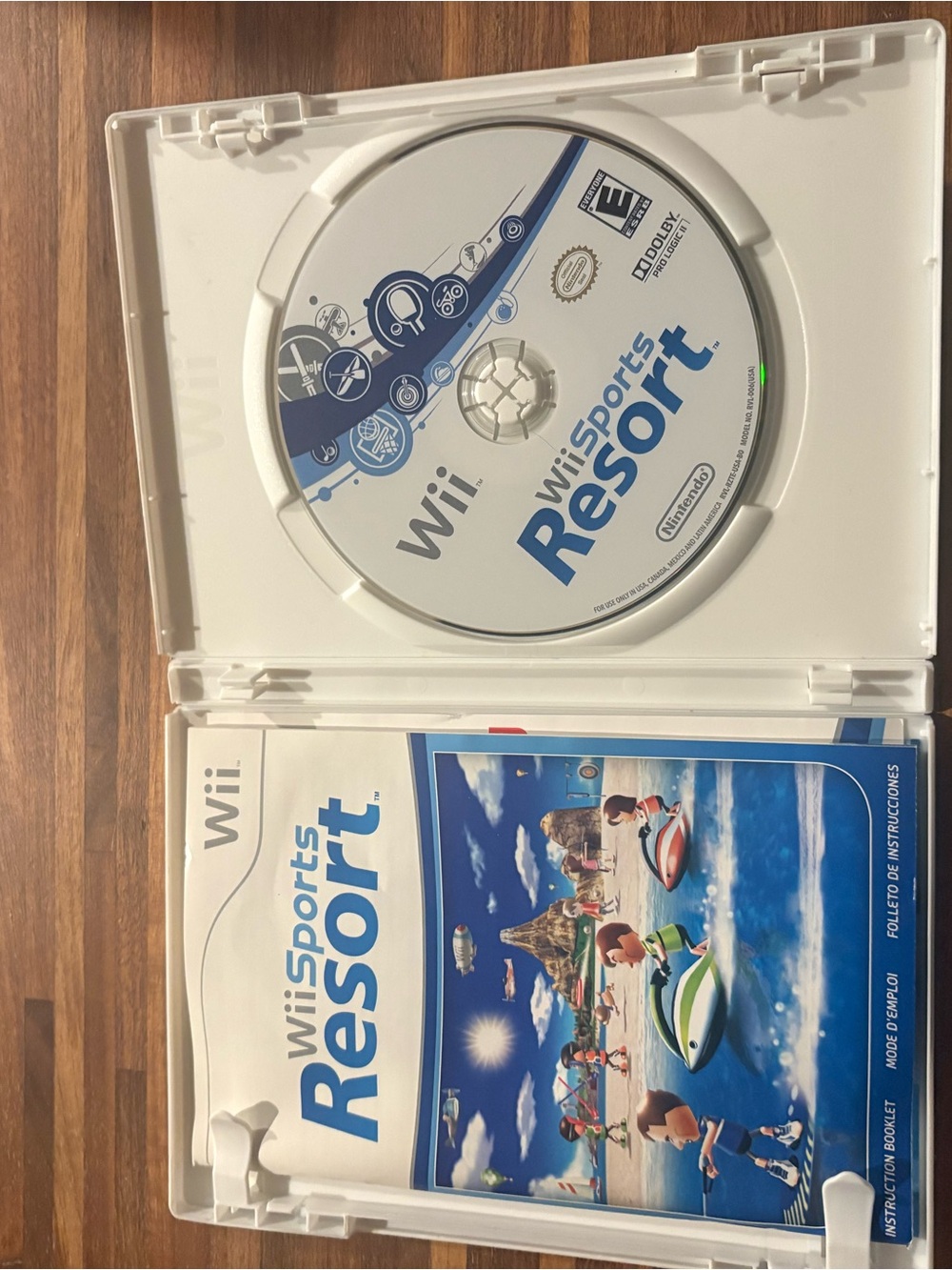 Nintendo Wii Sports Resort - Picture 2 of 3